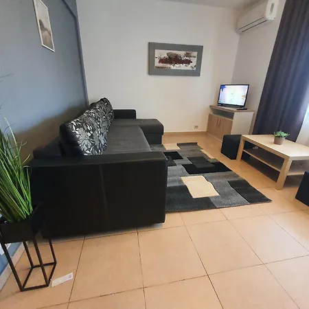 Apartment Green